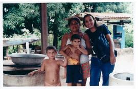 Pesquisa Mundial de Sa&uacute;de - &Aacute;rea rural de Cuiab&aacute;/MT (entrevistadora com entrevistada e filhos (02))